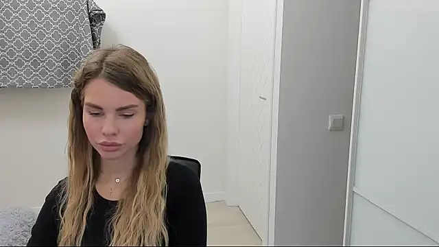 LinaBey online show from 11.17.25