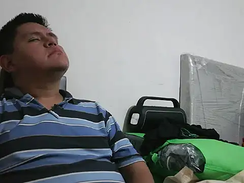 Snapshot of GordoChancludoSLP chatting on 12.01.25 GordoChancludoSLP online show from 12.01.25