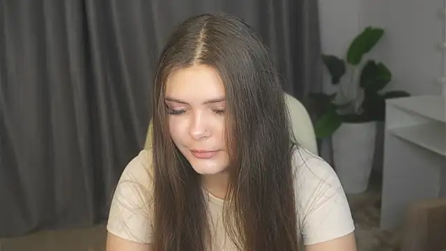 Snapshot of AdelinaIbraham chatting on 10.31.25 AdelinaIbraham online show from 10.31.25