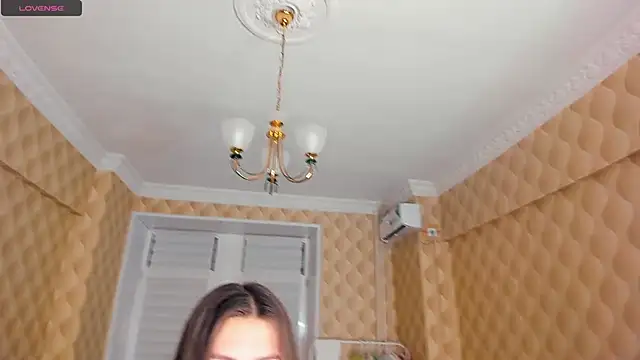 Snapshot of AdelinaIbraham chatting on 11.08.25 AdelinaIbraham online show from 11.08.25