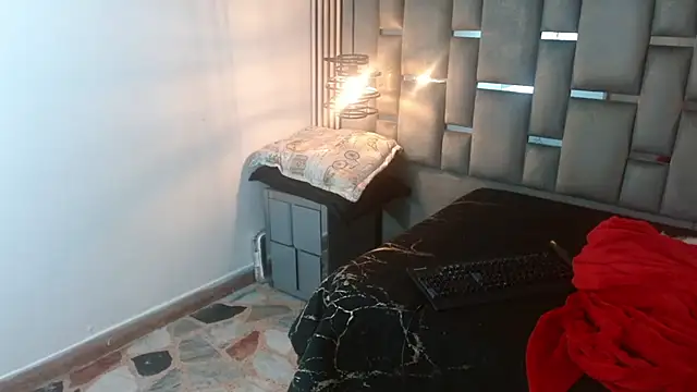 Snapshot of Memi_xxx chatting on 11.10.25 Memi xxx online show from 11.10.25