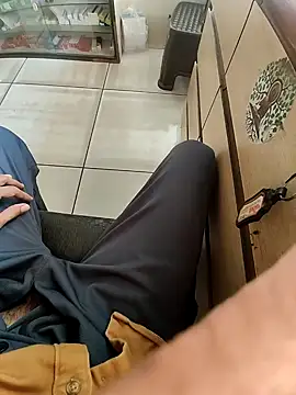 Snapshot of tomdear chatting on 11.17.25 tomdear online show from 11.17.25