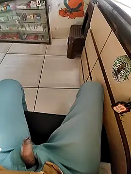 Snapshot of tomdear chatting on 11.19.25 tomdear online show from 11.19.25