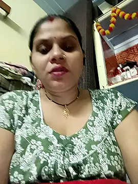 Snapshot of HayatKapoor chatting on 11.24.25 HayatKapoor online show from 11.24.25