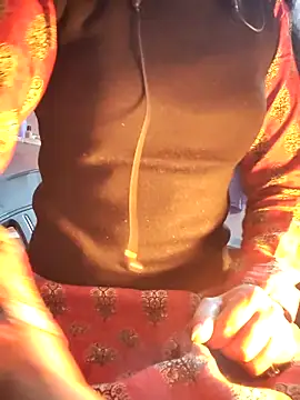 Hot-Rubyy online show from 12.17.25