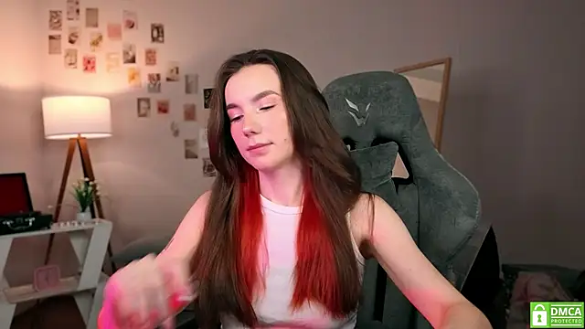 Snapshot of yourfrenchteacher chatting on 11.05.25 yourfrenchteacher online show from 11.05.25