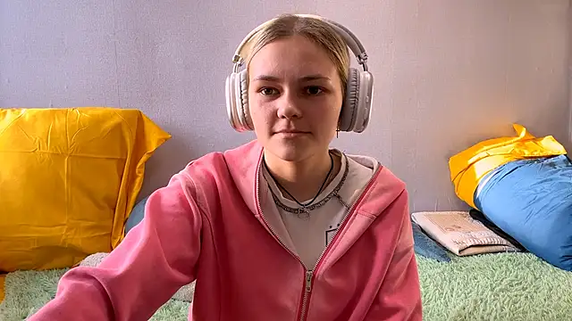 ChristineWest online show from 11.01.25