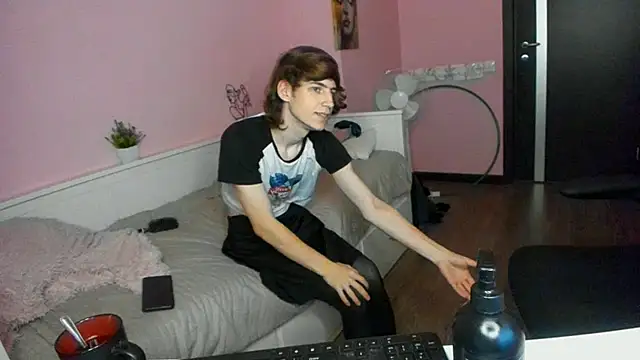 AvenGlow online show from 11.28.25