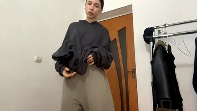 Snapshot of LilithFlamey chatting on 10.29.25 LilithFlamey online show from 10.29.25