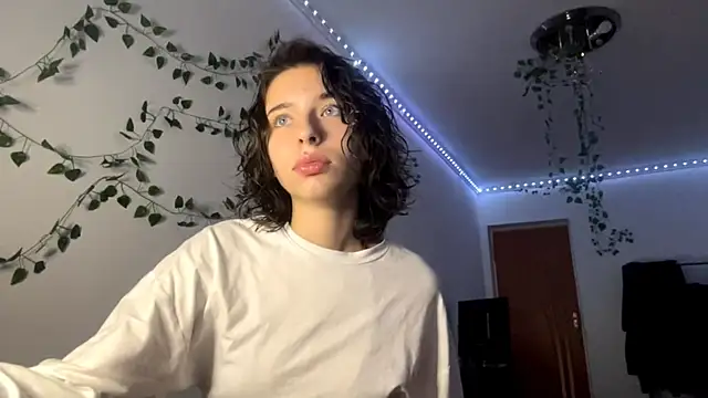 Snapshot of LilithFlamey chatting on 11.29.25 LilithFlamey online show from 11.29.25