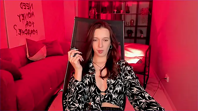 Snapshot of EmilyWade chatting on 11.28.25 EmilyWade online show from 11.28.25