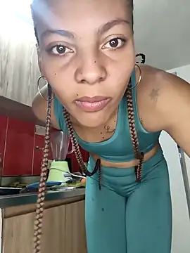 Snapshot of leona_sumiza chatting on 11.21.25 leona sumiza online show from 11.21.25