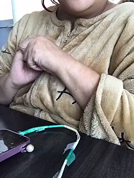 Snapshot of Evil_kitty6 chatting on 11.11.25 Evil kitty6 online show from 11.11.25