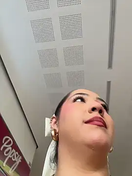 Hannahpradaa  online show from 11.24.25