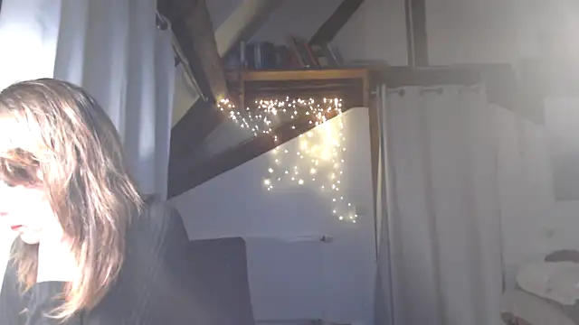 MissDyannis online show from 04.10.26