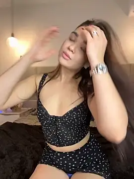 Snapshot of BabyShy- chatting on 11.13.25 BabyShy- online show from 11.13.25