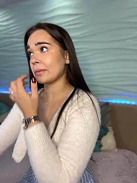 Snapshot of BabyShy- chatting on 11.21.25 BabyShy- online show from 11.21.25