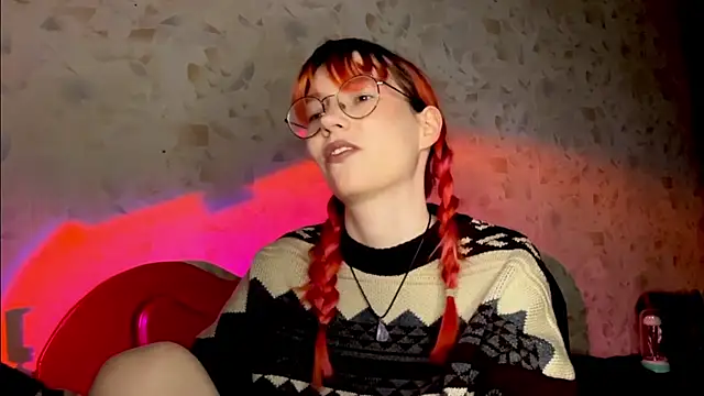 Snapshot of Midnight_Secret chatting on 11.12.25 Midnight Secret online show from 11.12.25