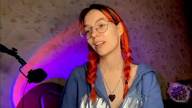 Snapshot of Midnight_Secret chatting on 11.17.25 Midnight Secret online show from 11.17.25