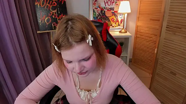 Snapshot of babyyullii chatting on 11.03.25 babyyullii online show from 11.03.25