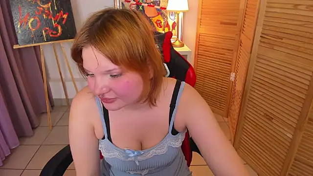 Snapshot of babyyullii chatting on 11.12.25 babyyullii online show from 11.12.25