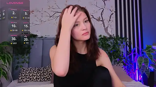 Snapshot of Sophie_fawn chatting on 11.27.25 Sophie fawn online show from 11.27.25