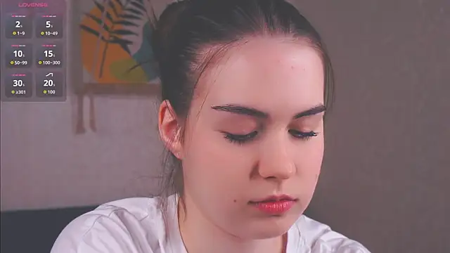 Snapshot of LoreeScialdone chatting on 11.13.25 LoreeScialdone online show from 11.13.25