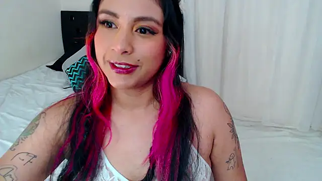 Snapshot of LikedPants01 chatting on 11.25.25 LikedPants01 online show from 11.25.25