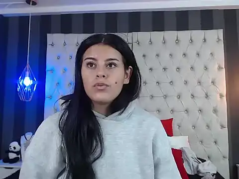 Camile Petite online show from 11.03.25