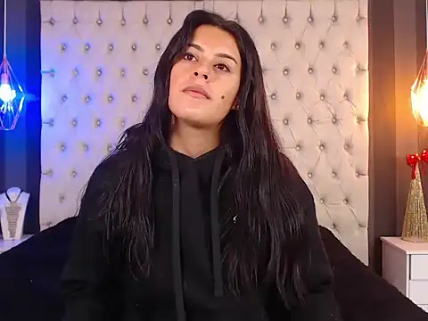 Camile Petite online show from 11.04.25