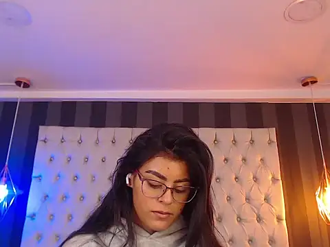 Camile Petite online show from 11.26.25