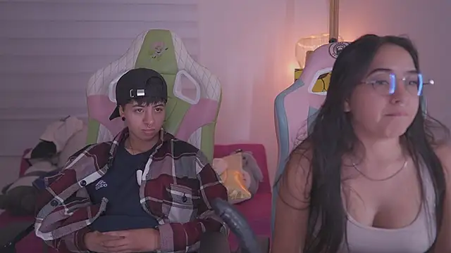 Snapshot of Zaffy_ chatting on 11.21.25 Zaffy online show from 11.21.25