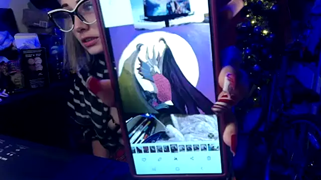 Snapshot of DaniDoodles420 chatting on 12.19.25 DaniDoodles420 online show from 12.19.25