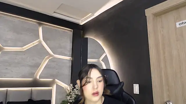 DakotaRussell  online show from 12.02.25