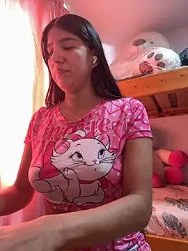 scarlethsb33 online show from 11.14.25