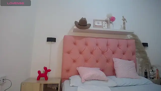 victoria 243 online show from 12.18.25