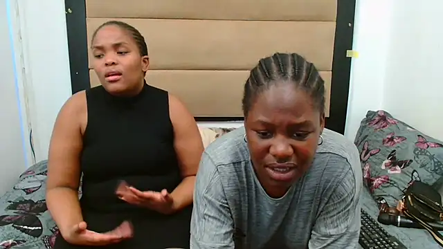 Snapshot of DARKberryDIAMOND chatting on 11.23.25 DARKberryDIAMOND online show from 11.23.25