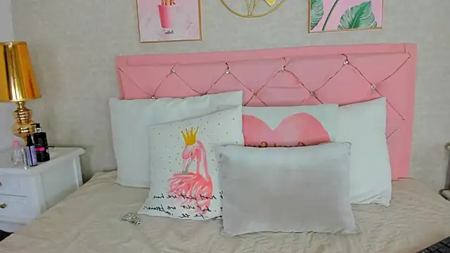 Snapshot of scarlett_thompson_7 chatting on 02.14.26 scarlett thompson 7 online show from 02.14.26