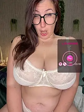 Snapshot of MysteryGirl__ chatting on 05.18.26 MysteryGirl online show from 05.18.26