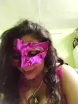 Snapshot of LOVE__RANI chatting on 11.23.25 LOVE RANI online show from 11.23.25