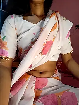 Green LaDY66 online show from 04.13.26