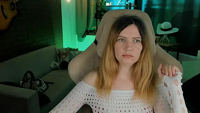 Snapshot of AleksaLaurent chatting on 11.12.25 AleksaLaurent online show from 11.12.25