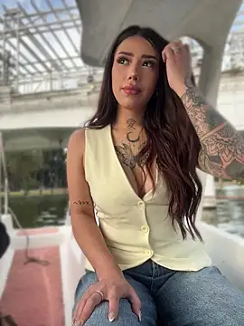 AshleyWinslow online show from 04.14.26