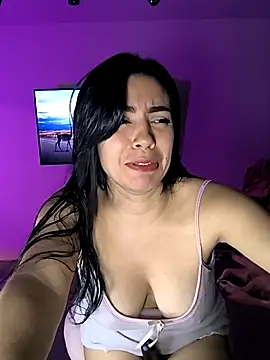 Snapshot of Sara-215 chatting on 12.05.25 Sara-215 online show from 12.05.25