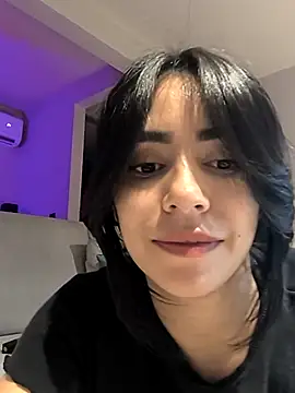 Snapshot of Sara-215 chatting on 12.21.25 Sara-215 online show from 12.21.25