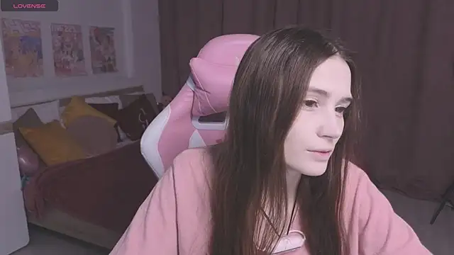 Snapshot of Hana_Flo_ chatting on 11.14.25 Hana Flo online show from 11.14.25