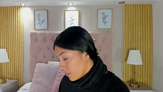 Snapshot of KamyGlam chatting on 07.11.26 KamyGlam online show from 07.11.26