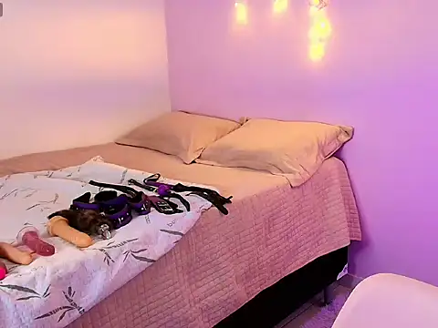 Aprilsweet2005 online show from 12.15.25