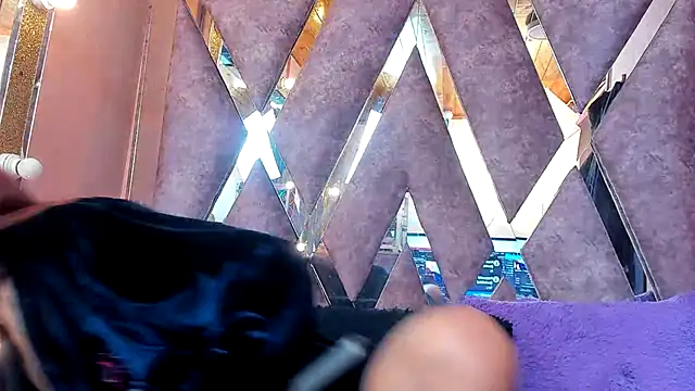 TIFANYYDIAZZ online show from 12.17.25