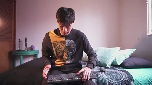 estmonnn online show from 03.05.26